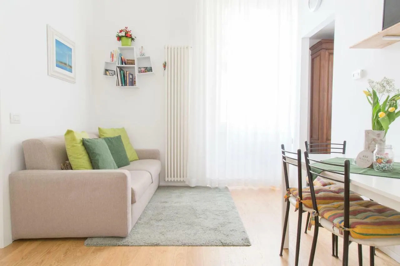 Modern And Central Apt In Porta Romana Milão