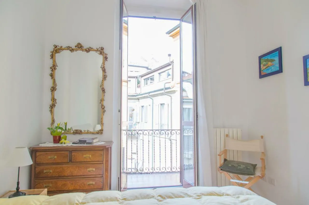 Modern And Central Apt In Porta Romana Milão